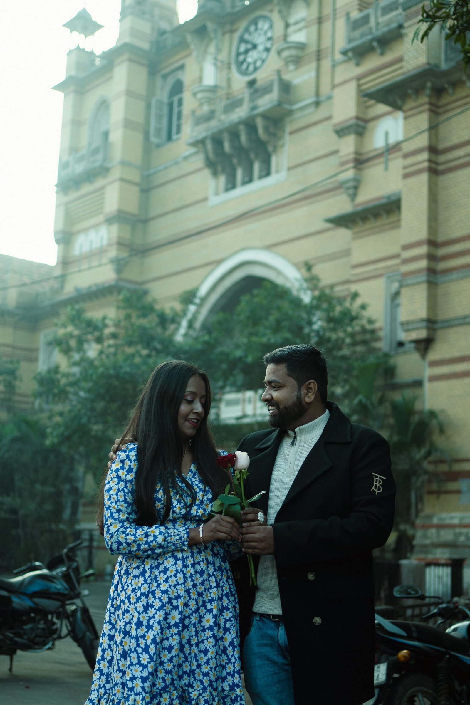 street pre wedding shoot in Vadodara