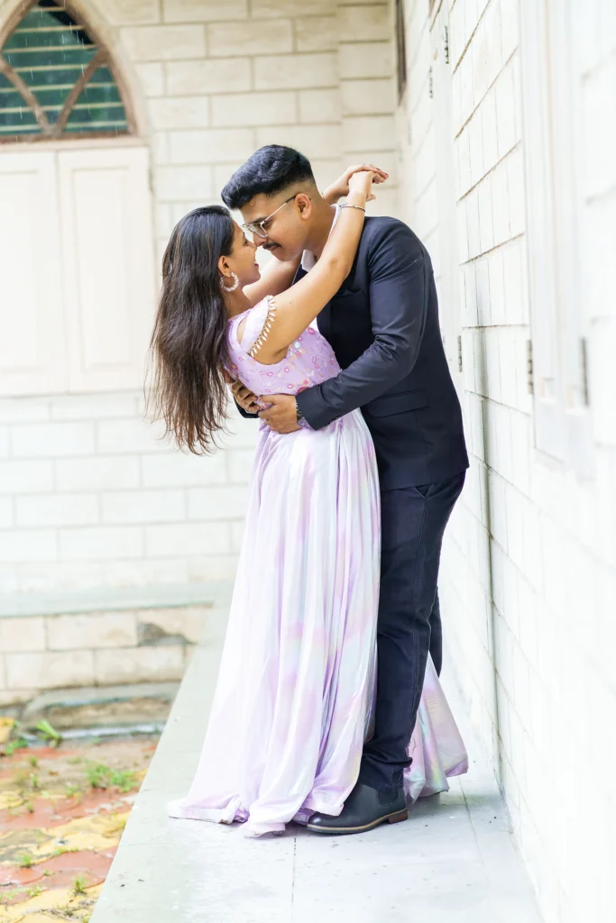 Best Pre Wedding Shoot Locations in Vadodara – From Street Romance to Royal Backdrops 35 street pre-wedding photography
