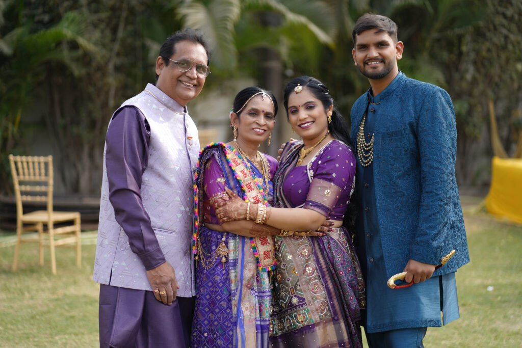 15 Must-Have Wedding Photos You'll Regret Missing 4 Complete family photograph