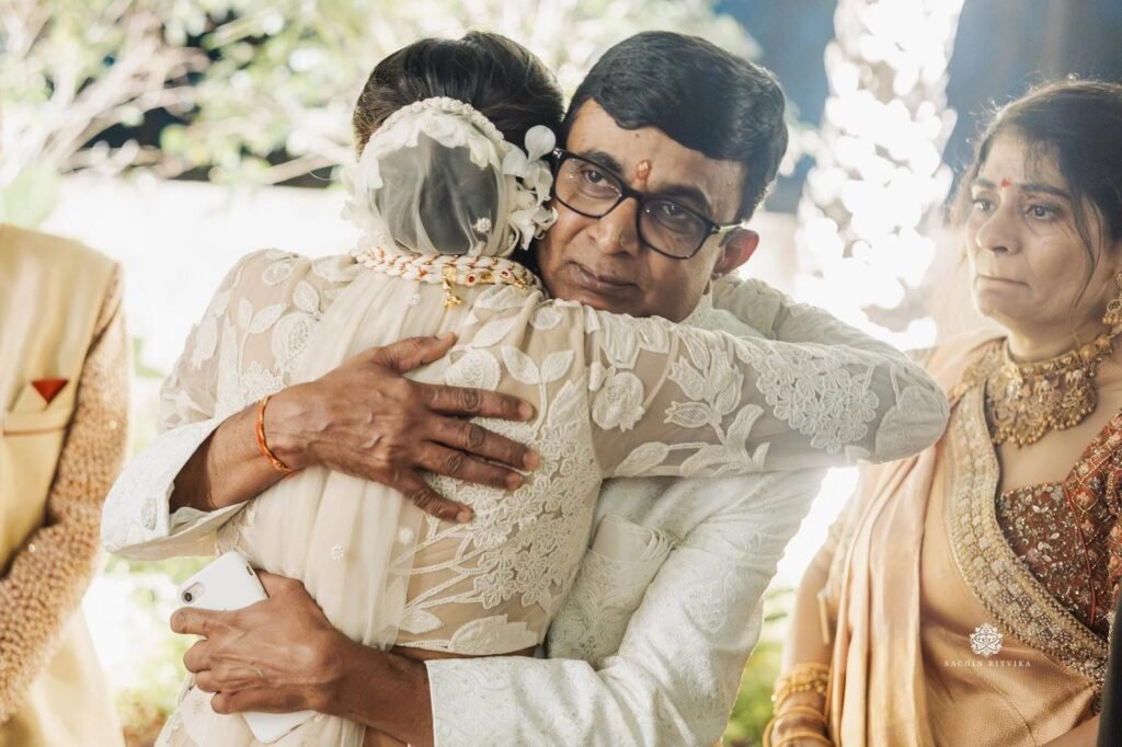 15 Must-Have Wedding Photos You'll Regret Missing 3 Family Reaction